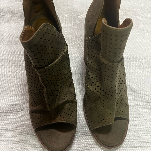 Open toe Booties - Picture 3 of 3